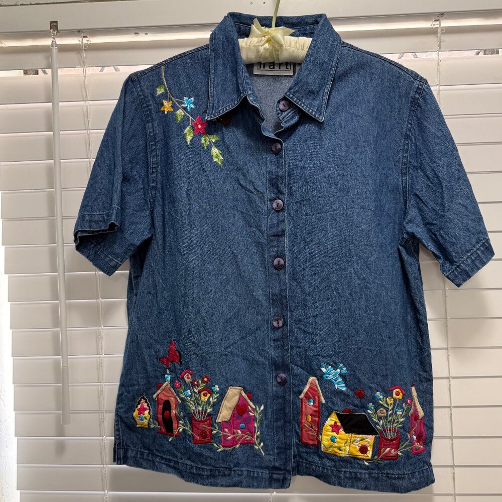 Keren Hart Women's Cottage core denim blouse w/birdhouse applique: Size M